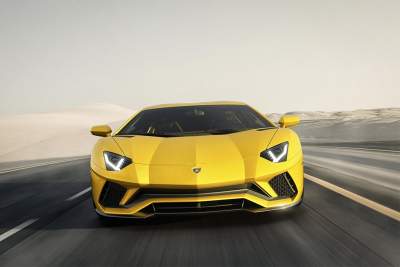 Lamborghini celebrates World Bee Day with its 600,000 bees and new 'techno-hive'