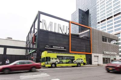 MINI U.S.A showcases 2022 models with AR Experience and 'Looking Glass Bus' in New York City