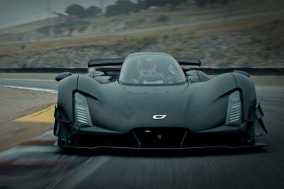 The Czinger 21C sets a new lap record at Laguna Seca Raceway