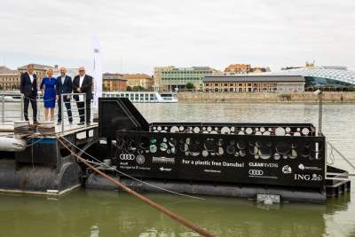 The Audi Environmental Foundation installs new litter trap in the River Danube