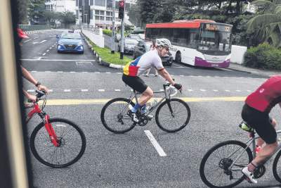 AMAP recommends cyclists be allowed to ride two abreast