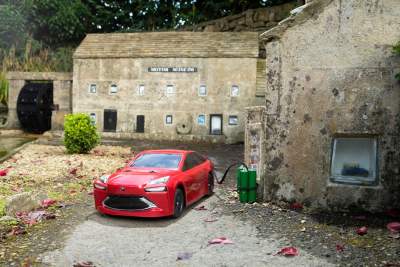 Toyota builds a miniature hydrogen-powered Mirai