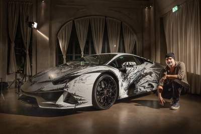 Lamborghini gets Paolo Troilo to finger paint on a Huracan EVO