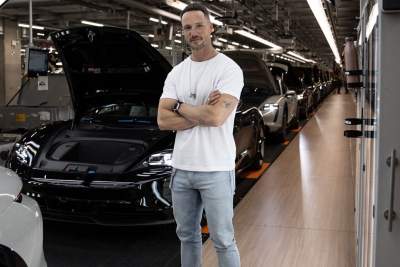 Influencer Magic Fox visits Porsche