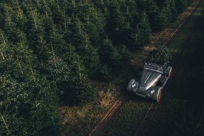 The Morgan Plus Four CX-T gets muddy in new Christmas film