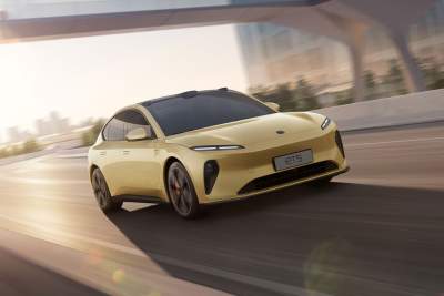 NIO reveals ET5 sedan with up to 1,000km of range
