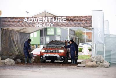 Dacia offers first-of-its-kind car mud wash