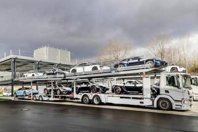 Porsche suspends deliveries to Russia