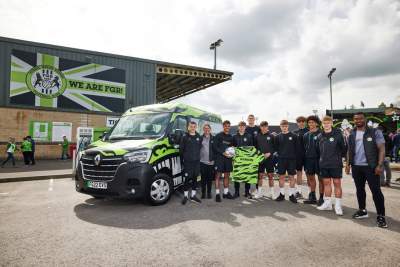 Renault supplies electric minibus to U.K. football club