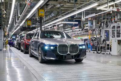 BMW starts series production of 7 Series and i7 at plant Dingolfing