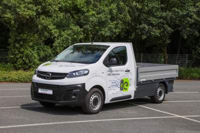 Opel Vivaro-e gets new flatbed rear