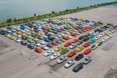 Porsche celebrates 70 years of Porsche clubs worldwide with a record-breaking formation of 204 cars