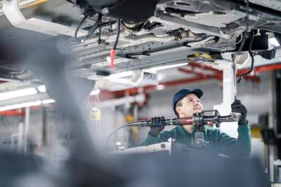 Aston Martin to take on 100 new staff at its Gaydon headquarters