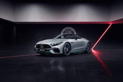 This Motorsport Collectors Edition SL celebrates the end of the 2022 Formula One season