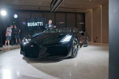 Bugatti W16 Mistral makes a stop in Singapore