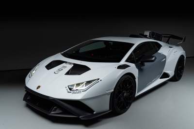 Lamborghini reveals two new art pieces made with Japanese Artist Ikeuchi