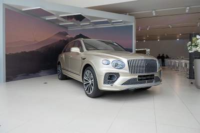 Majestic Bentley Bentayga EWB Azure rolls into Singapore, heralded as pinnacle of luxury SUVs