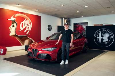 Valtteri Bottas takes delivery of his Giulia GTAm