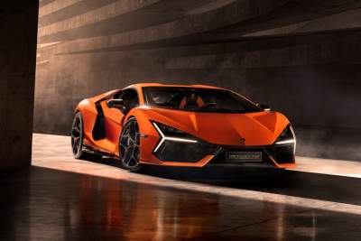 Lamborghini reveals the 1,001bhp Revuelto