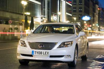 Lexus LS 600 is the boss's choice.