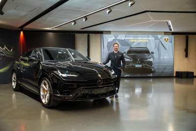 Motorbike racing legend Jorge Lorenzo collects new Lamborghini Urus S
