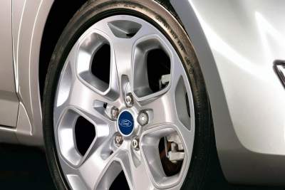 Latest Ford cars check tyre pressure while you drive