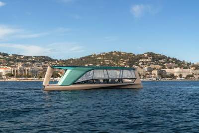 This BMW 'The Icon' marine craft is powered by batteries from the i3