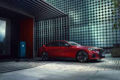 BMW i5 owners in U.S.A get complimentary charging session from Electrify America