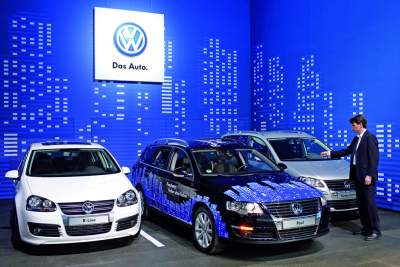 World premiere at the Hanover Fair: Volkswagen presents "Park Assist Vision"