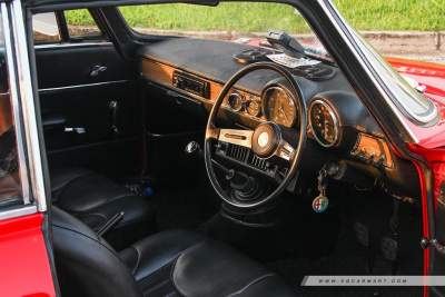 Here's how you can drive a manual transmission equipped car like a professional driver