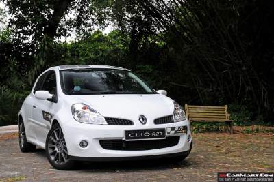 Renault Clio F1 Team R27 2.0 3dr (M) Review