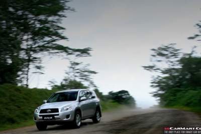 Toyota RAV4 2.4 Deluxe (A) Review