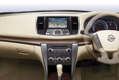 Debut for the fully redesigned Nissan Teana, also known as Nissan Cefiro