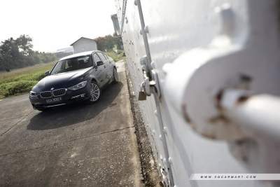 BMW 3 Series Sedan 328i Luxury (A) Review