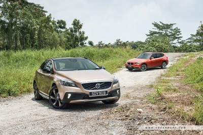 BMW X1 sDrive20i Sport Line (A) vs Volvo V40 Cross Country T4 (A)