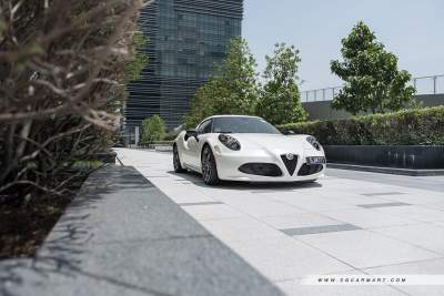 Alfa Romeo 4C 1.8 Turbo TCT (A) Review
