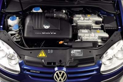 Volkswagen unveils Golf Twin Drive plug-in hybrid prototype