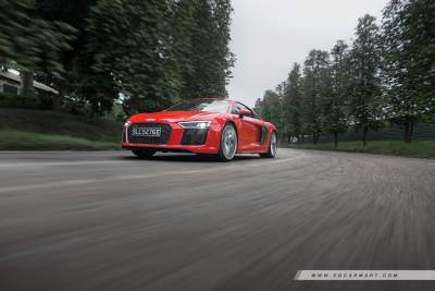 Audi R8 5.2 V10 FSI quattro S-tronic (A) Review