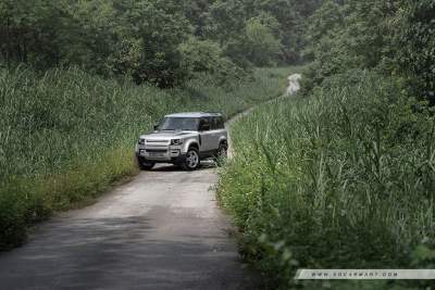 Land Rover Defender 90 2.0 SE 6-Seater (A) Review