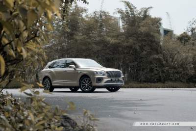 Bentley Bentayga EWB Azure 4.0 Review