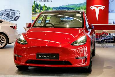 Tesla cuts prices amid price war in China