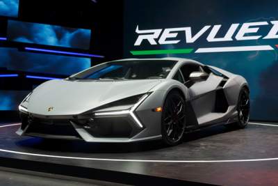 Lamborghini Revuelto charges into Singapore