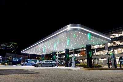 Mercedes-Benz opens its first charging hub in the U.S.A