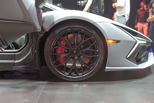 Lamborghini calls on Bridgestone for a new electrified age