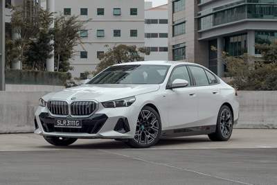 BMW i5 eDrive40 Review