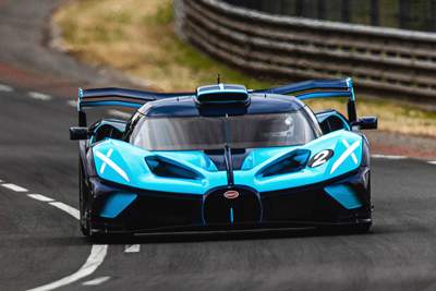 Bugatti visits Strasbourg hospital to spread Christmas cheer