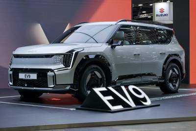 Kia Singapore heralds new era in with stunning, boxy Kia EV9