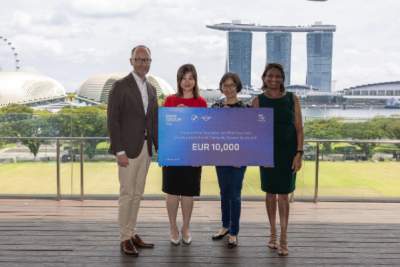 Donation by Karl-Monz-Foundation to benefit local students