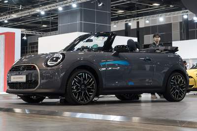 New MINI Cooper Convertible previewed at Motor Show