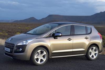 Peugeot introduces new hybrid crossover